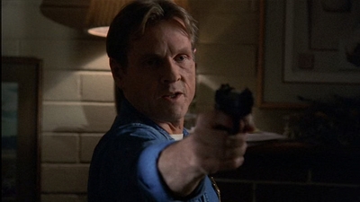 ROSWELL_-_E2X03_SURPRISE_592.jpg
