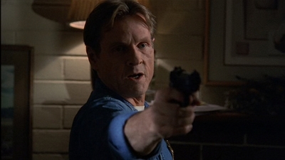 ROSWELL_-_E2X03_SURPRISE_593.jpg