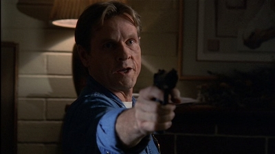 ROSWELL_-_E2X03_SURPRISE_603.jpg