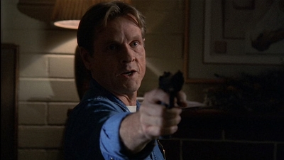 ROSWELL_-_E2X03_SURPRISE_604.jpg