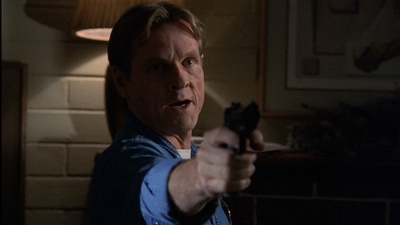 ROSWELL_-_E2X03_SURPRISE_605.jpg