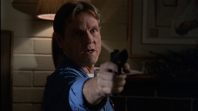ROSWELL_-_E2X03_SURPRISE_607.jpg