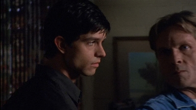 ROSWELL_-_E2X03_SURPRISE_609.jpg