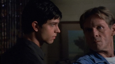 ROSWELL_-_E2X03_SURPRISE_610.jpg