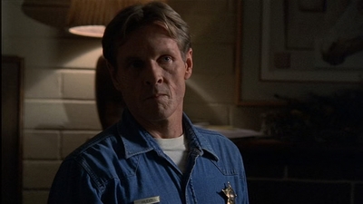 ROSWELL_-_E2X03_SURPRISE_615.jpg