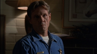 ROSWELL_-_E2X03_SURPRISE_621.jpg