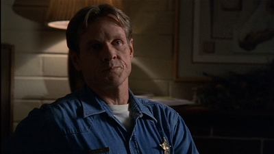 ROSWELL_-_E2X03_SURPRISE_628.jpg