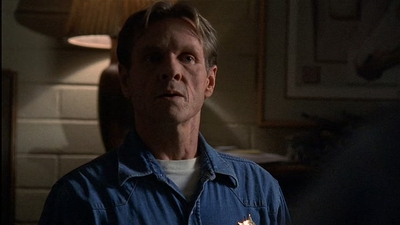 ROSWELL_-_E2X03_SURPRISE_642.jpg
