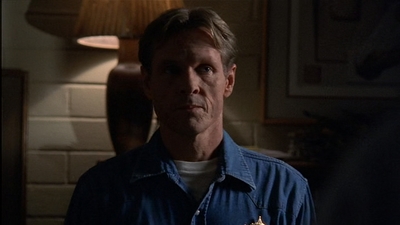 ROSWELL_-_E2X03_SURPRISE_672.jpg