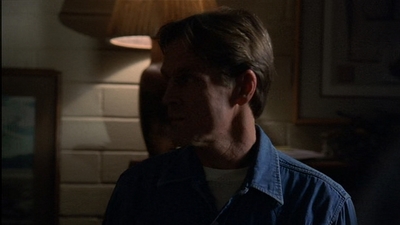 ROSWELL_-_E2X03_SURPRISE_675.jpg