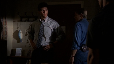 ROSWELL_-_E2X03_SURPRISE_690.jpg