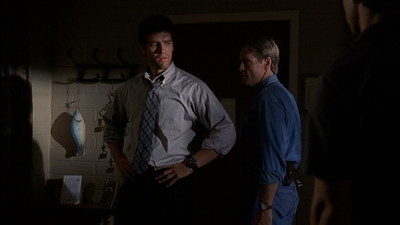 ROSWELL_-_E2X03_SURPRISE_705.jpg