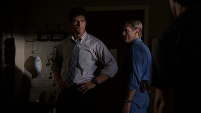 ROSWELL_-_E2X03_SURPRISE_713.jpg