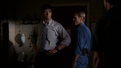 ROSWELL_-_E2X03_SURPRISE_717.jpg