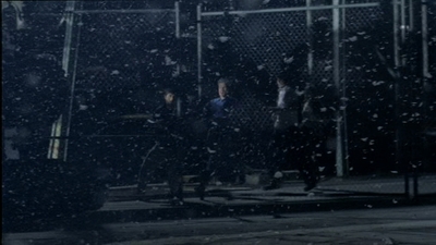 ROSWELL_-_E2X03_SURPRISE_736.jpg