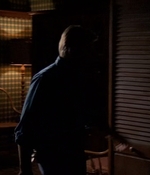 ROSWELL_-_E2X03_SURPRISE_002.jpg
