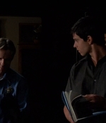 ROSWELL_-_E2X03_SURPRISE_030.jpg