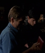 ROSWELL_-_E2X03_SURPRISE_075.jpg