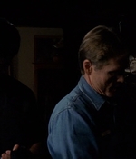 ROSWELL_-_E2X03_SURPRISE_100.jpg