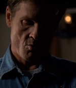 ROSWELL_-_E2X03_SURPRISE_101.jpg