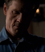ROSWELL_-_E2X03_SURPRISE_120.jpg
