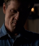 ROSWELL_-_E2X03_SURPRISE_123.jpg