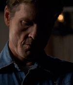 ROSWELL_-_E2X03_SURPRISE_128.jpg