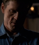 ROSWELL_-_E2X03_SURPRISE_144.jpg