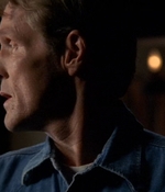 ROSWELL_-_E2X03_SURPRISE_168.jpg