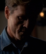 ROSWELL_-_E2X03_SURPRISE_202.jpg