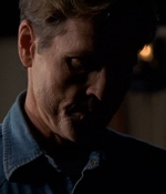 ROSWELL_-_E2X03_SURPRISE_205.jpg