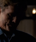 ROSWELL_-_E2X03_SURPRISE_230.jpg
