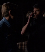 ROSWELL_-_E2X03_SURPRISE_370.jpg