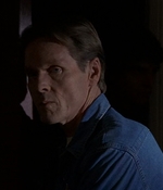 ROSWELL_-_E2X03_SURPRISE_471.jpg