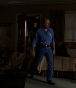 ROSWELL_-_E2X03_SURPRISE_484.jpg