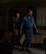 ROSWELL_-_E2X03_SURPRISE_487.jpg