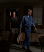 ROSWELL_-_E2X03_SURPRISE_489.jpg