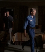 ROSWELL_-_E2X03_SURPRISE_493.jpg