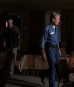 ROSWELL_-_E2X03_SURPRISE_494.jpg