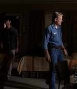 ROSWELL_-_E2X03_SURPRISE_495.jpg