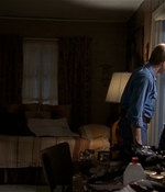 ROSWELL_-_E2X03_SURPRISE_511.jpg