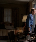 ROSWELL_-_E2X03_SURPRISE_524.jpg