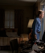 ROSWELL_-_E2X03_SURPRISE_525.jpg