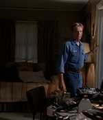 ROSWELL_-_E2X03_SURPRISE_537.jpg