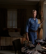 ROSWELL_-_E2X03_SURPRISE_538.jpg