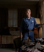 ROSWELL_-_E2X03_SURPRISE_544.jpg