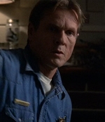 ROSWELL_-_E2X03_SURPRISE_581.jpg
