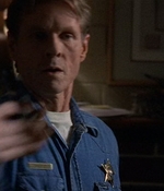 ROSWELL_-_E2X03_SURPRISE_584.jpg