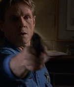 ROSWELL_-_E2X03_SURPRISE_586.jpg