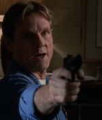 ROSWELL_-_E2X03_SURPRISE_605.jpg